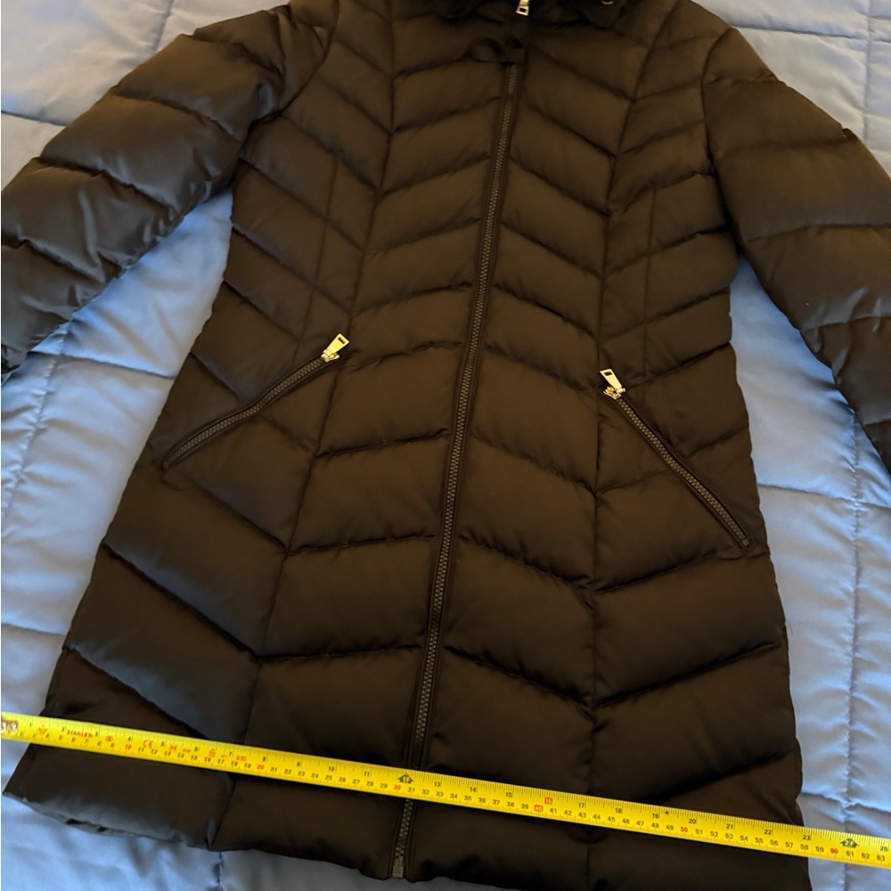 Tahari Black Down Puffer Coat with Removable Faux Fur Hood | Size M | Like New - Picture 15 of 16